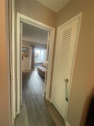 2050 NE 39th St S103, Lighthouse Point, FL 33064