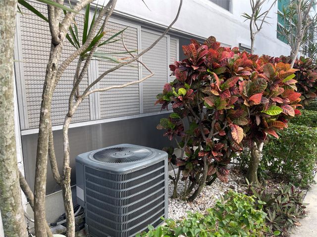 2050 NE 39th St S103, Lighthouse Point, FL 33064