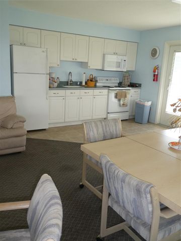 2050 NE 39th St S103, Lighthouse Point, FL 33064