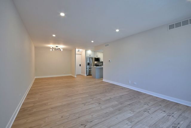 700 Wellington Avenue 207, Elk Grove Village, IL 60007