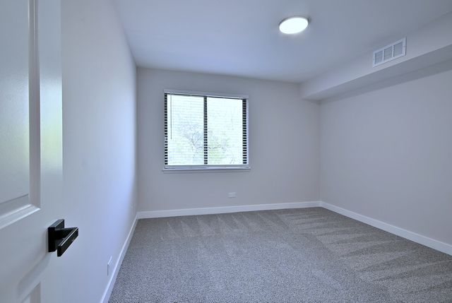 700 Wellington Avenue 207, Elk Grove Village, IL 60007