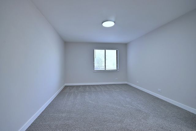 700 Wellington Avenue 207, Elk Grove Village, IL 60007