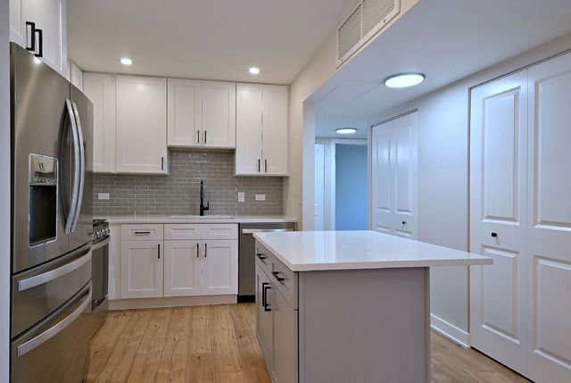 700 Wellington Avenue 207, Elk Grove Village, IL 60007