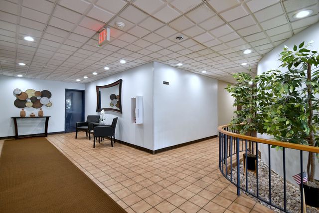 700 Wellington Avenue 207, Elk Grove Village, IL 60007
