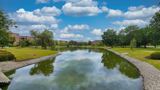 700 Wellington Avenue 207, Elk Grove Village, IL 60007