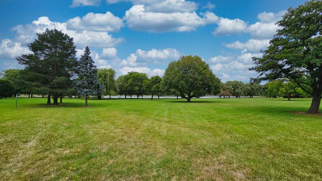 700 Wellington Avenue 207, Elk Grove Village, IL 60007