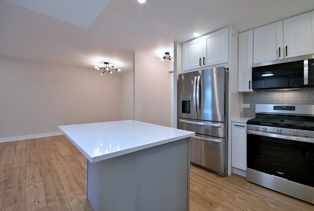 700 Wellington Avenue 207, Elk Grove Village, IL 60007