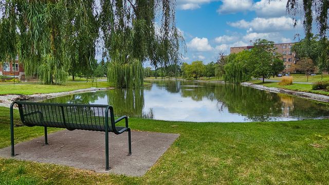 700 Wellington Avenue 207, Elk Grove Village, IL 60007