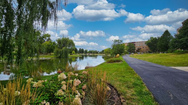 700 Wellington Avenue 207, Elk Grove Village, IL 60007