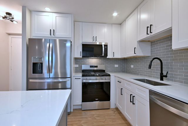 700 Wellington Avenue 207, Elk Grove Village, IL 60007
