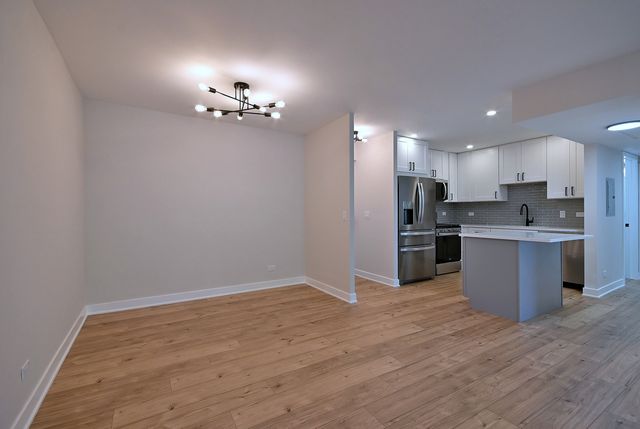 700 Wellington Avenue 207, Elk Grove Village, IL 60007