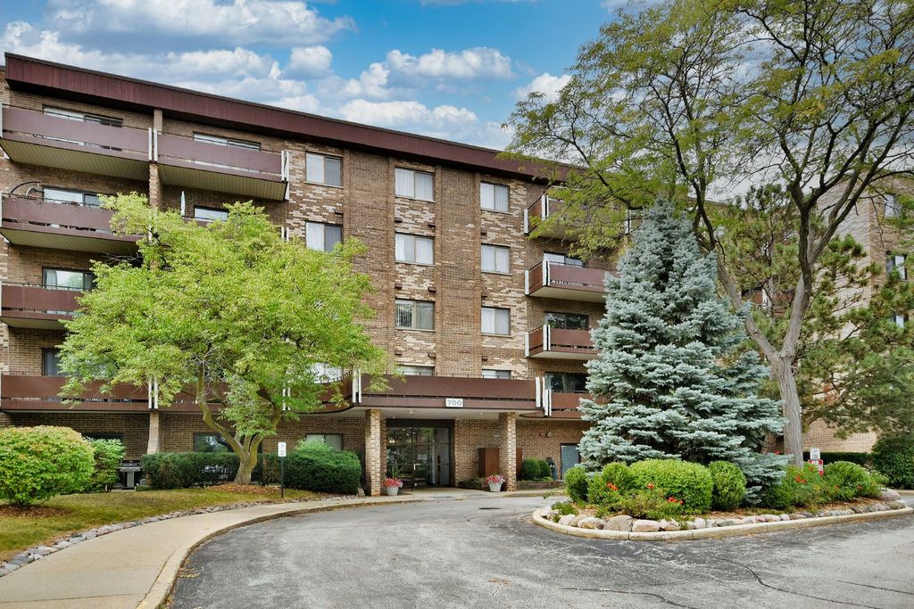 700 Wellington Avenue 207, Elk Grove Village, IL 60007