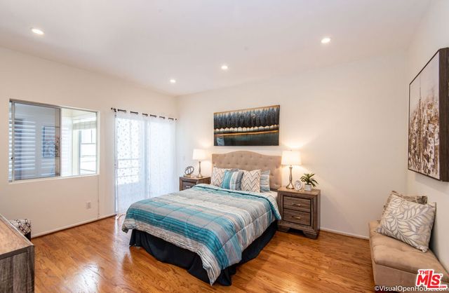 514 S Barrington 103, Los Angeles, CA 90049