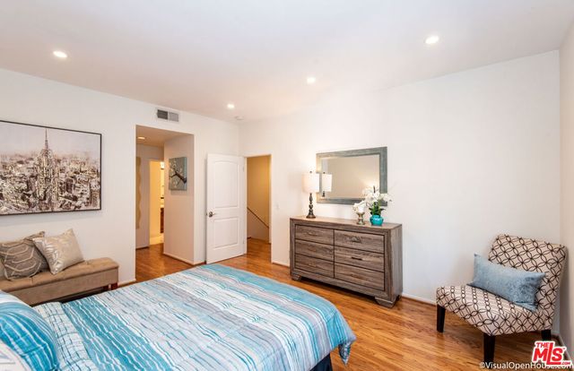 514 S Barrington 103, Los Angeles, CA 90049