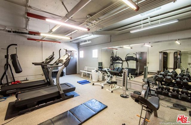 514 S Barrington 103, Los Angeles, CA 90049