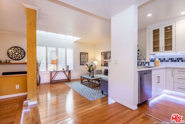 514 S Barrington 103, Los Angeles, CA 90049