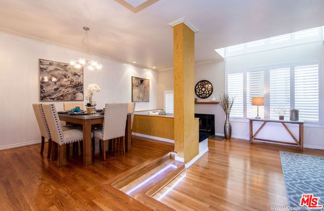 514 S Barrington 103, Los Angeles, CA 90049