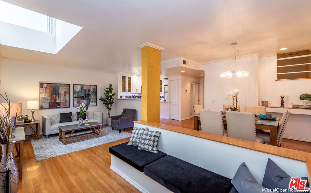 514 S Barrington 103, Los Angeles, CA 90049