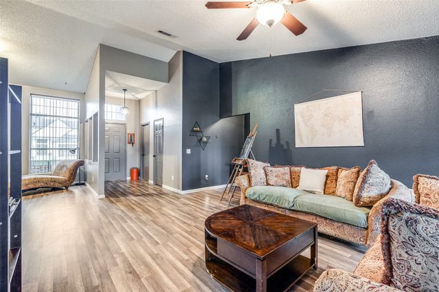 209 Commonwealth Circle, Grand Prairie, TX 75052