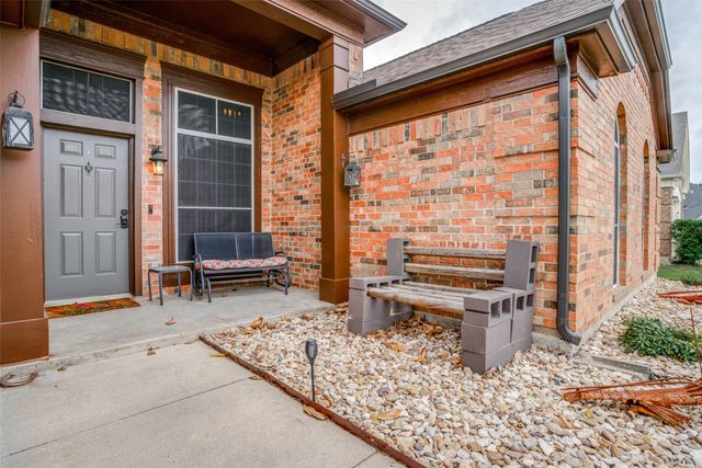 209 Commonwealth Circle, Grand Prairie, TX 75052