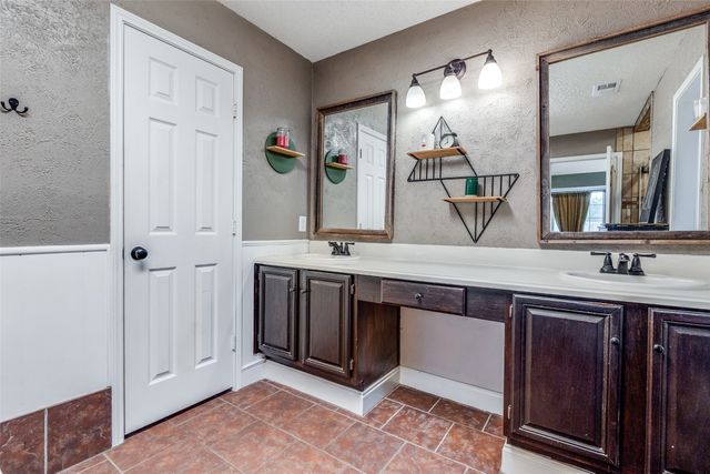 209 Commonwealth Circle, Grand Prairie, TX 75052