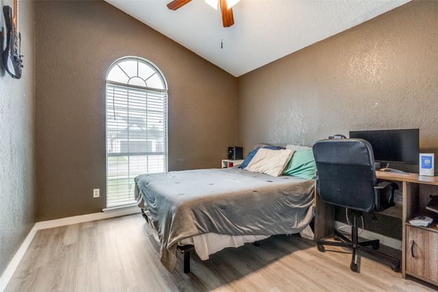 209 Commonwealth Circle, Grand Prairie, TX 75052