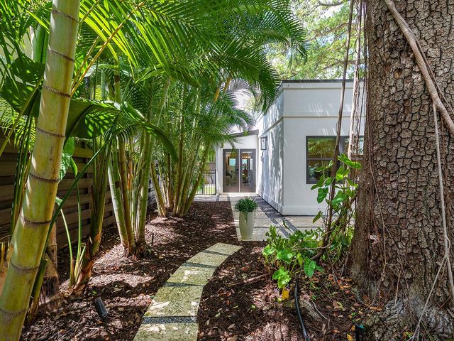 617 MADISON COURT, Sarasota, FL 34236