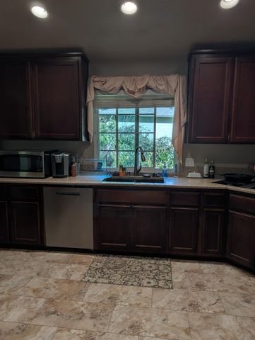 10388 Kenwood Dr, Grass Valley, CA 95949