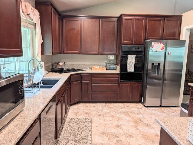 10388 Kenwood Dr, Grass Valley, CA 95949