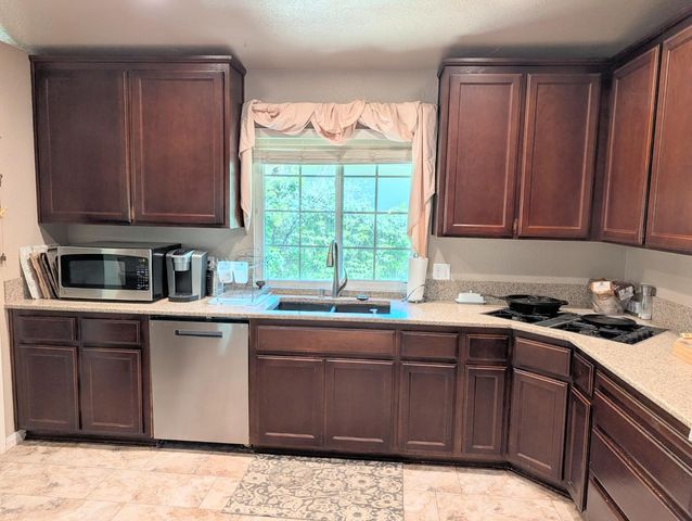 10388 Kenwood Dr, Grass Valley, CA 95949