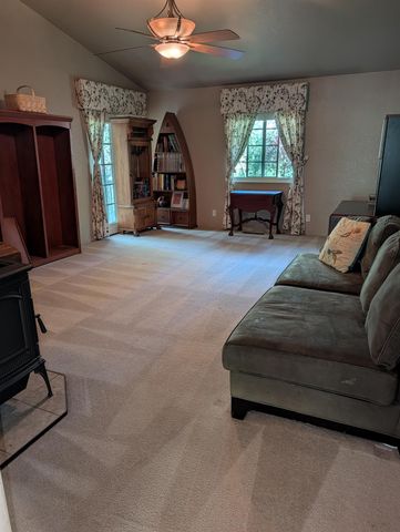 10388 Kenwood Dr, Grass Valley, CA 95949