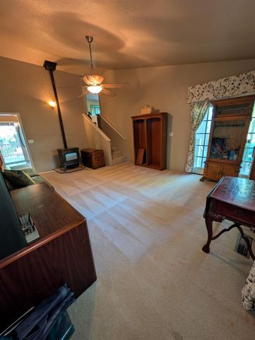 10388 Kenwood Dr, Grass Valley, CA 95949