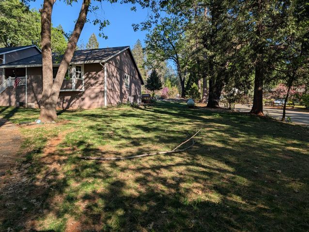 10388 Kenwood Dr, Grass Valley, CA 95949