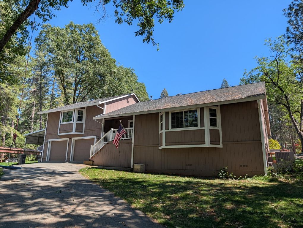 10388 Kenwood Dr, Grass Valley, CA 95949