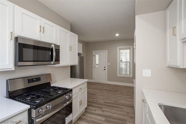 1521 Newman Avenue, Lakewood, OH 44107