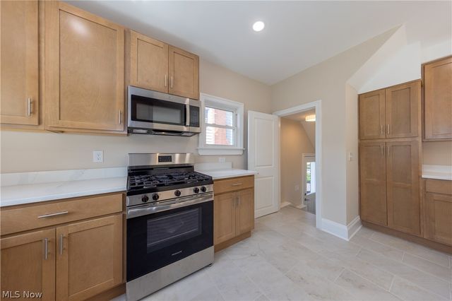 3520 Bainbridge Road, Cleveland Heights, OH 44118