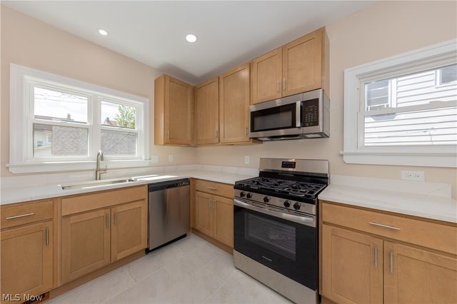 3520 Bainbridge Road, Cleveland Heights, OH 44118