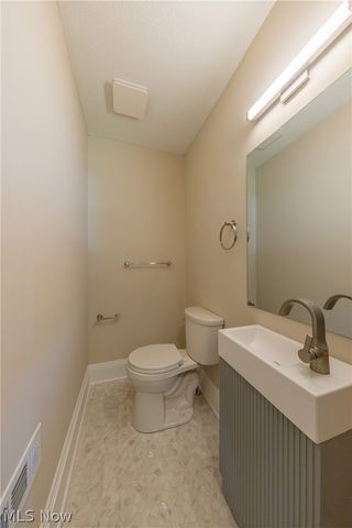3520 Bainbridge Road, Cleveland Heights, OH 44118