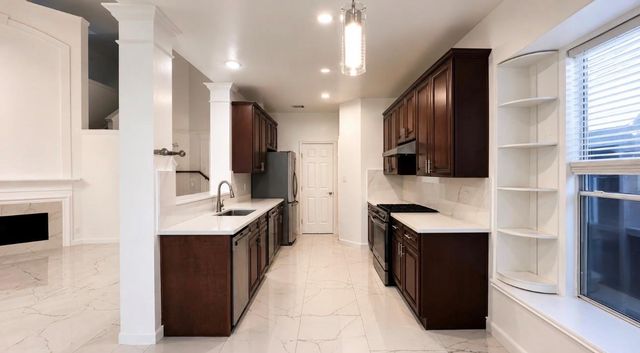 423 Blossomwood Drive, League City, TX 77573
