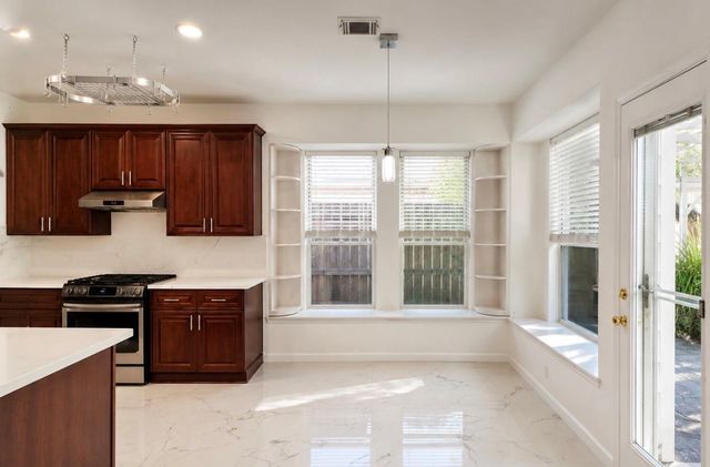 423 Blossomwood Drive, League City, TX 77573