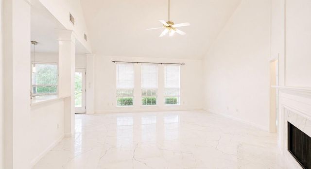 423 Blossomwood Drive, League City, TX 77573