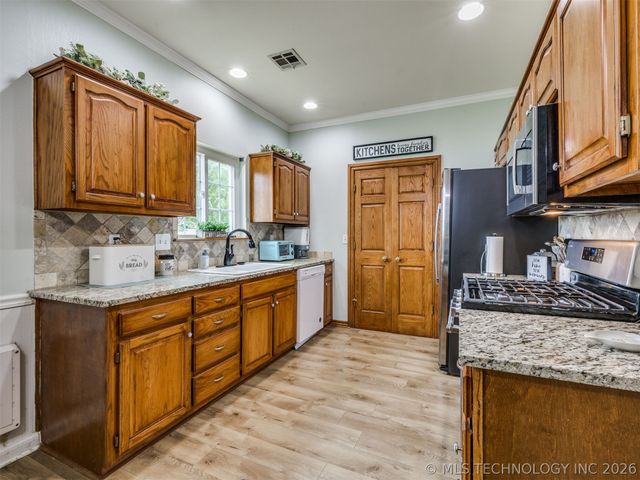 15611 E 112th Street North, Owasso, OK 74055