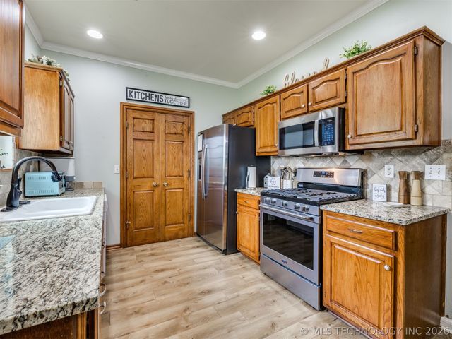 15611 E 112th Street North, Owasso, OK 74055