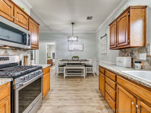 15611 E 112th Street North, Owasso, OK 74055