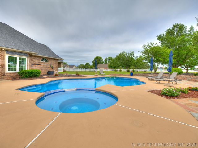15611 E 112th Street North, Owasso, OK 74055