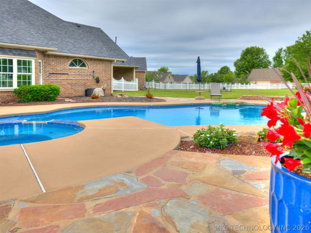 15611 E 112th Street North, Owasso, OK 74055