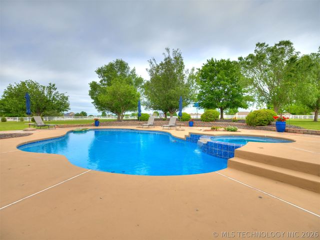 15611 E 112th Street North, Owasso, OK 74055