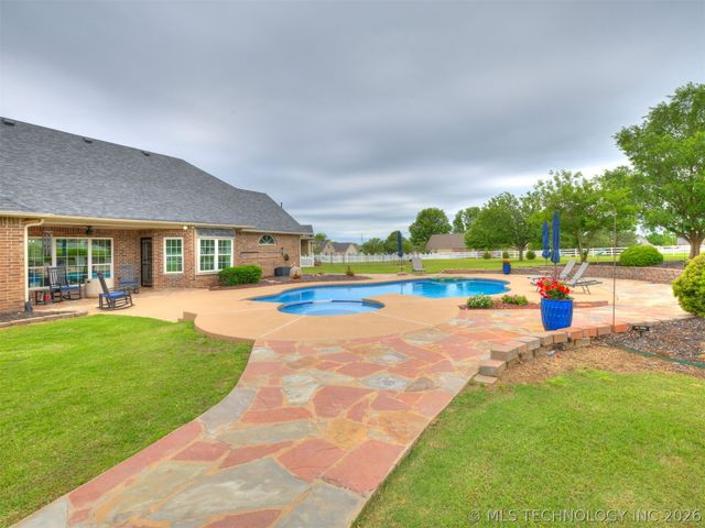15611 E 112th Street North, Owasso, OK 74055
