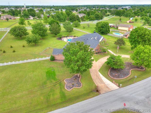 15611 E 112th Street North, Owasso, OK 74055