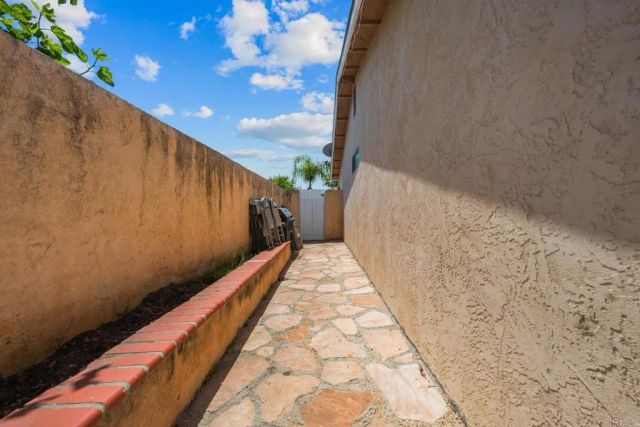 4608 Calle De Retiro, Oceanside, CA 92057